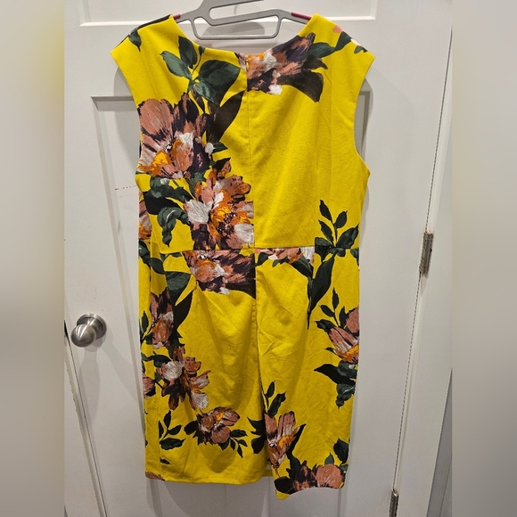 NWT I LE New York Yellow Floral Sheath Dress w/ Pearl Detail Size 18 - Picture 5 of 9